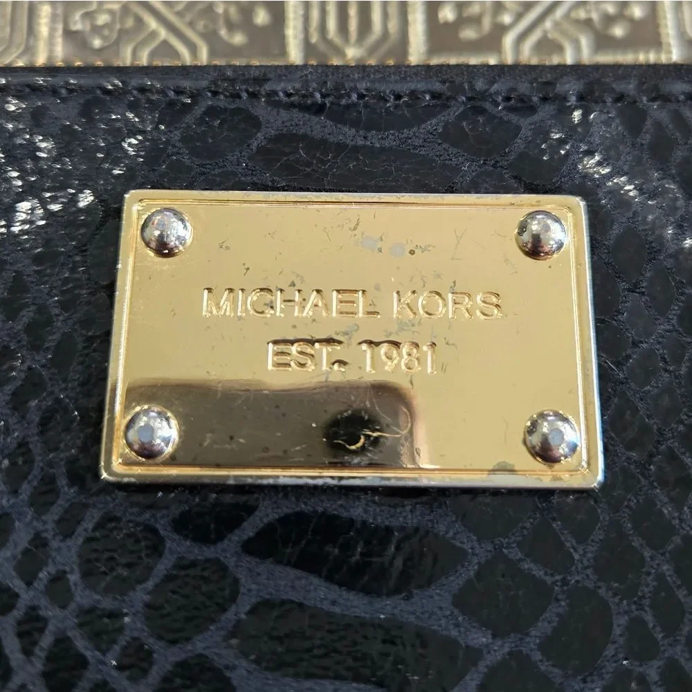 🐢 Michael Kors Snakeskin Clutch/Wallet In Great Shape!